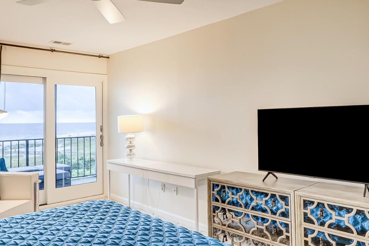 Apartment Sea Cloisters 409