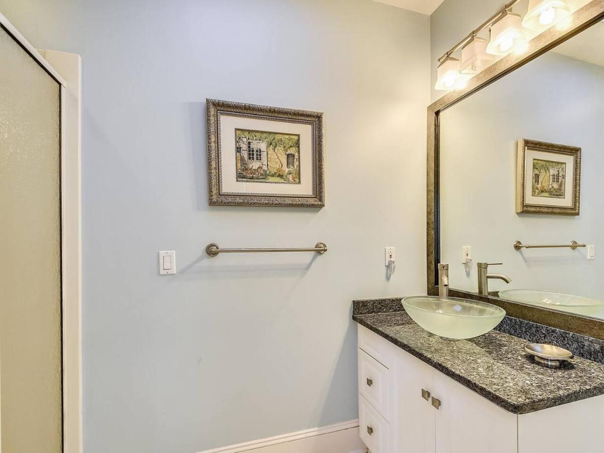 Holiday home 55 Steps To The - Private Pool & - 2nd Row To The - 29 Sandpiper St - I Am Unable Respond To Any Inquiries Through App Until Is Booked