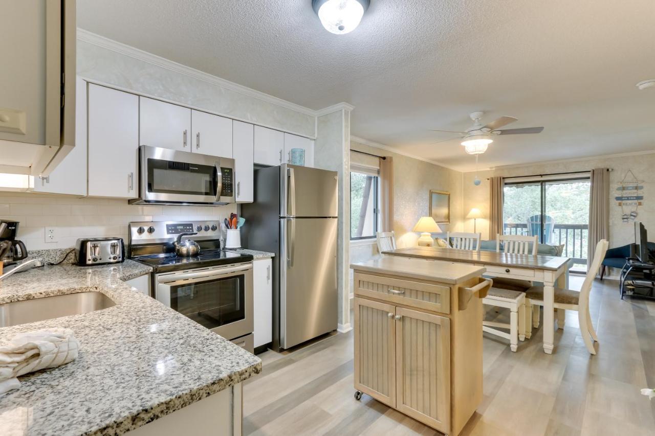 Hilton Head With Balcony And Pool, Walk To
