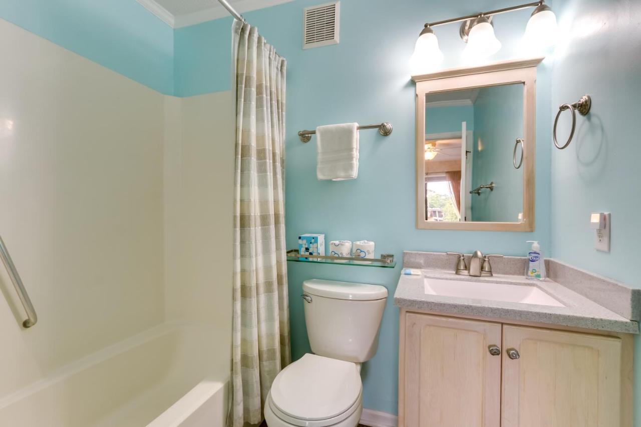 Hilton Head With Balcony And Pool, Walk To Hilton Head Island