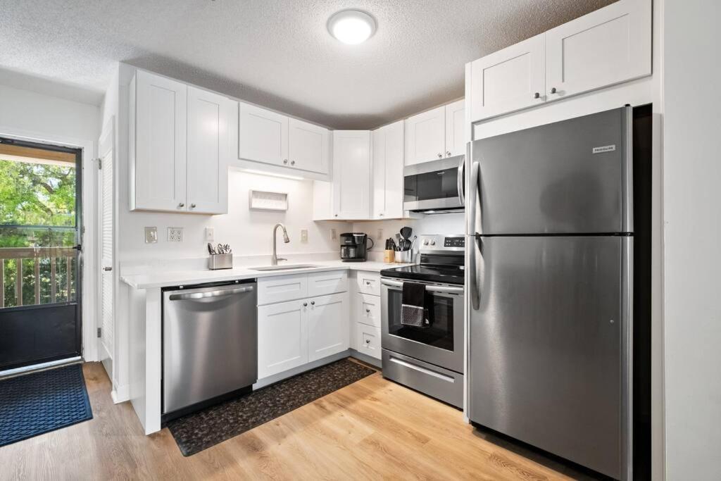 Peaceful Treetop - 2br/2ba Apartment *