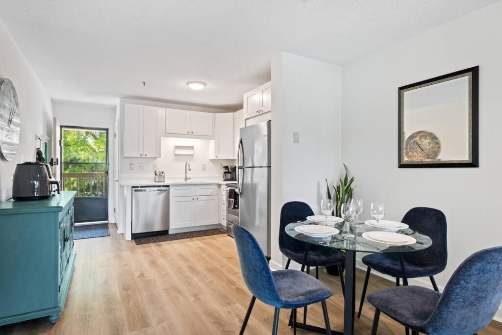Peaceful Treetop - 2br/2ba Apartment *