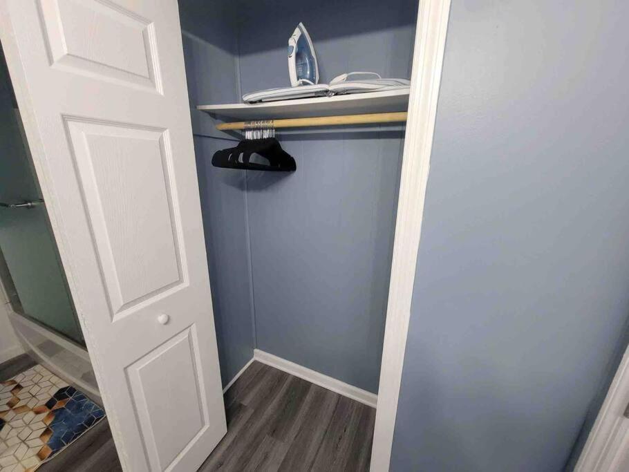 2022 Renovated 2-bdrm Cozy, Lovely W/parking!