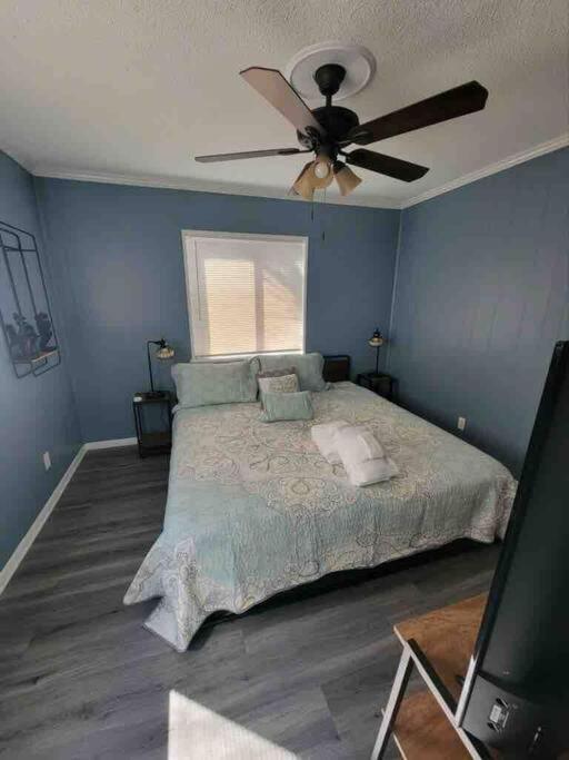 2022 Renovated 2-bdrm Cozy, Lovely W/parking! Apartment *