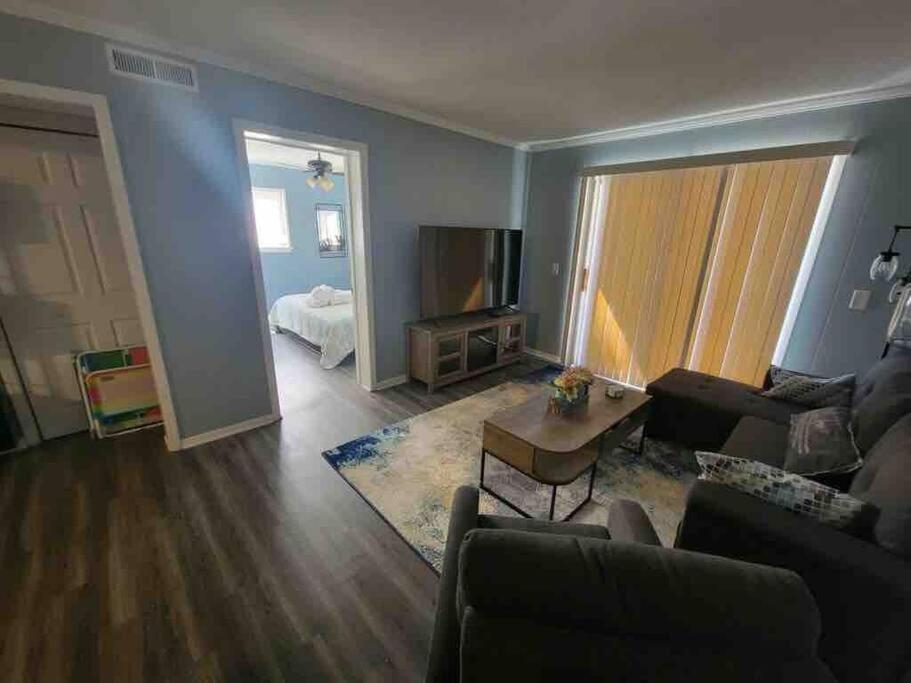 Apartment 2022 Renovated 2-bdrm Cozy, Lovely W/parking! Hilton Head Island