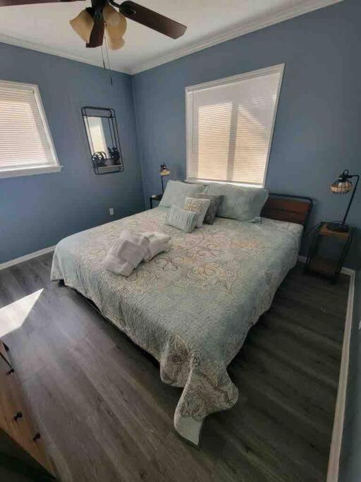 2022 Renovated 2-bdrm Cozy, Lovely W/parking! Hilton Head Island