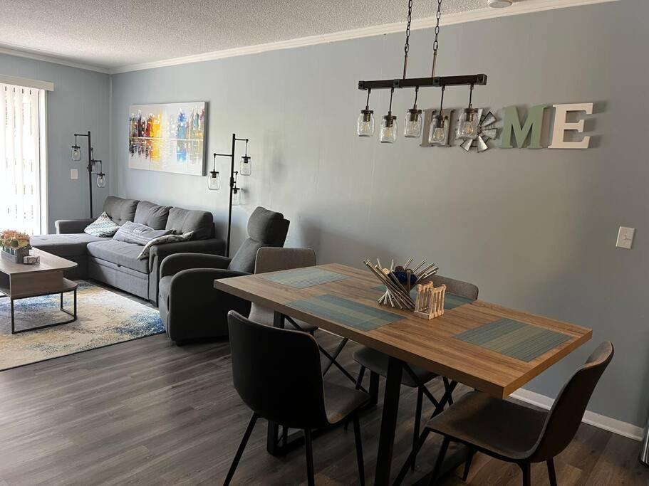 2022 Renovated 2-bdrm Cozy, Lovely W/parking! *