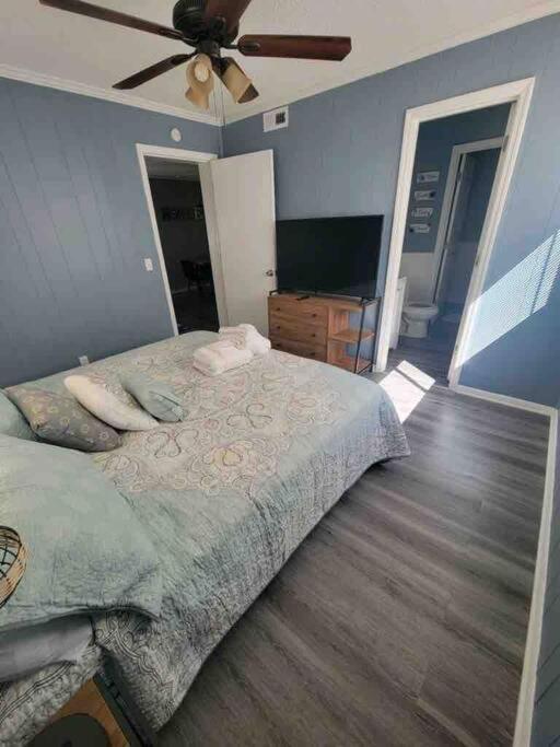 2022 Renovated 2-bdrm Cozy, Lovely W/parking!