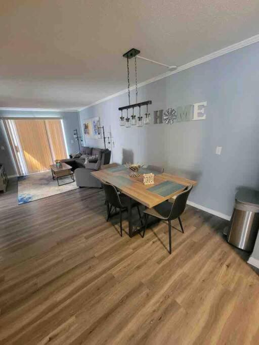 2022 Renovated 2-bdrm Cozy, Lovely W/parking! Apartment Hilton Head Island