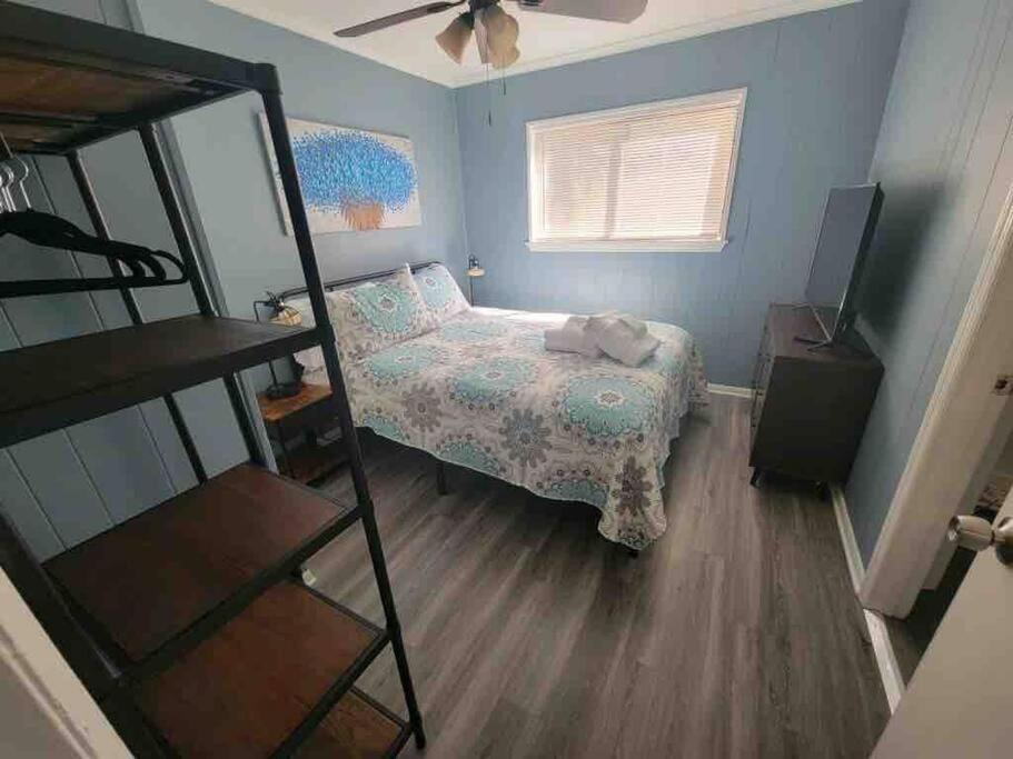 Apartment 2022 Renovated 2-bdrm Cozy, Lovely W/parking! Hilton Head Island
