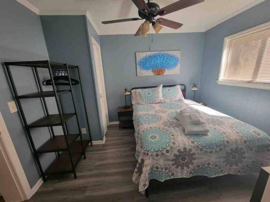 2022 Renovated 2-bdrm Cozy, Lovely W/parking!