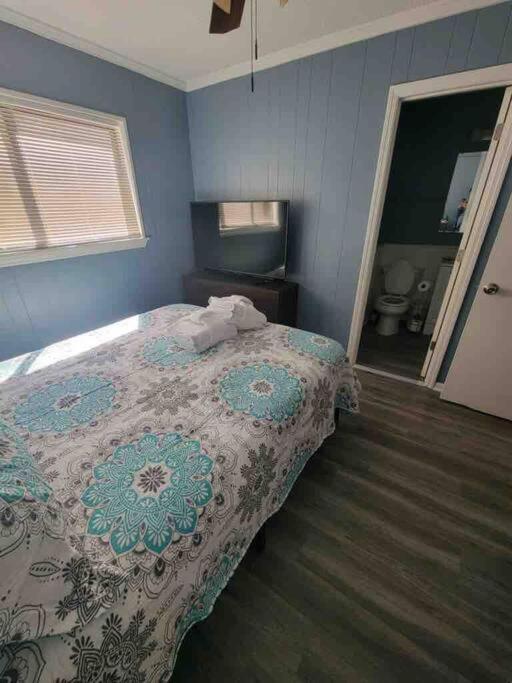 Apartment 2022 Renovated 2-bdrm Cozy, Lovely W/parking!