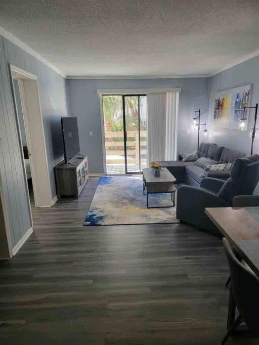 2022 Renovated 2-bdrm Cozy, Lovely W/parking! Hilton Head Island