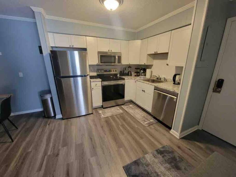 Apartment 2022 Renovated 2-bdrm Cozy, Lovely W/parking! Hilton Head Island