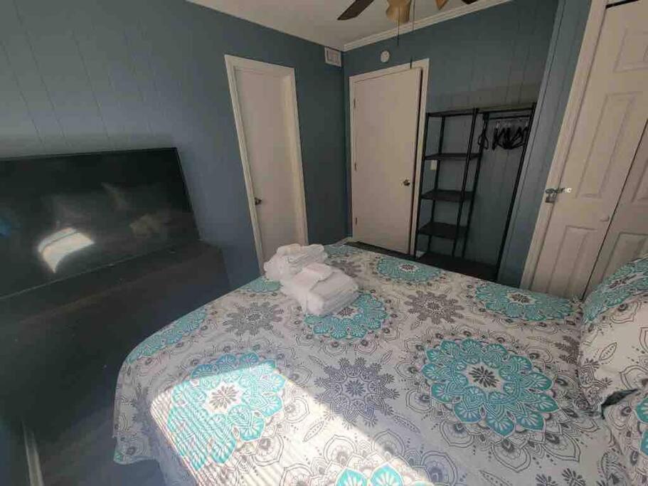 2022 Renovated 2-bdrm Cozy, Lovely W/parking! Apartment Hilton Head Island