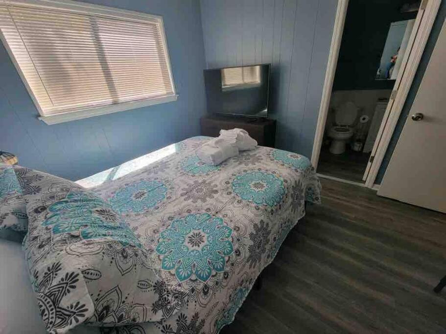 2022 Renovated 2-bdrm Cozy, Lovely W/parking! Apartment