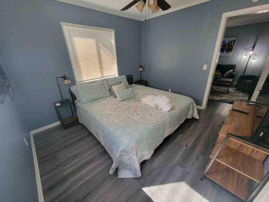 Apartment 2022 Renovated 2-bdrm Cozy, Lovely W/parking! Hilton Head Island