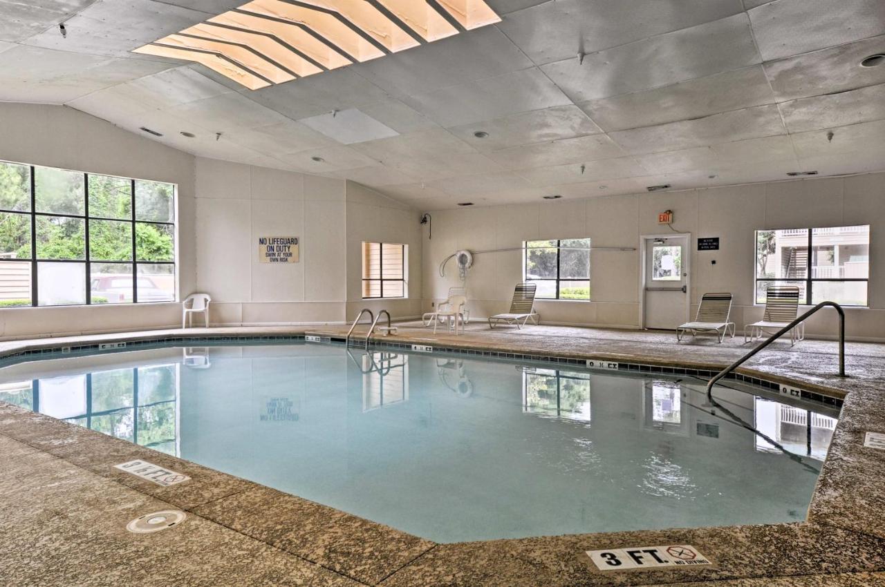Hilton Head With Porch - Walk To And Pool! Apartment