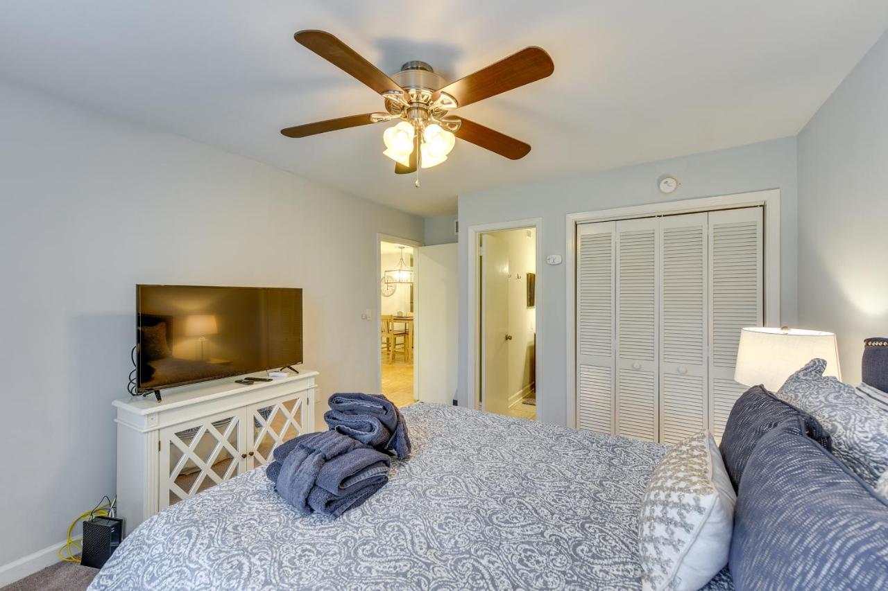 Hilton Head With Porch - Walk To And Pool! Apartment