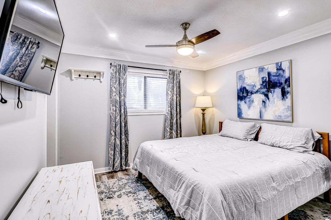 Carolina Club, Unit 126 Apartment