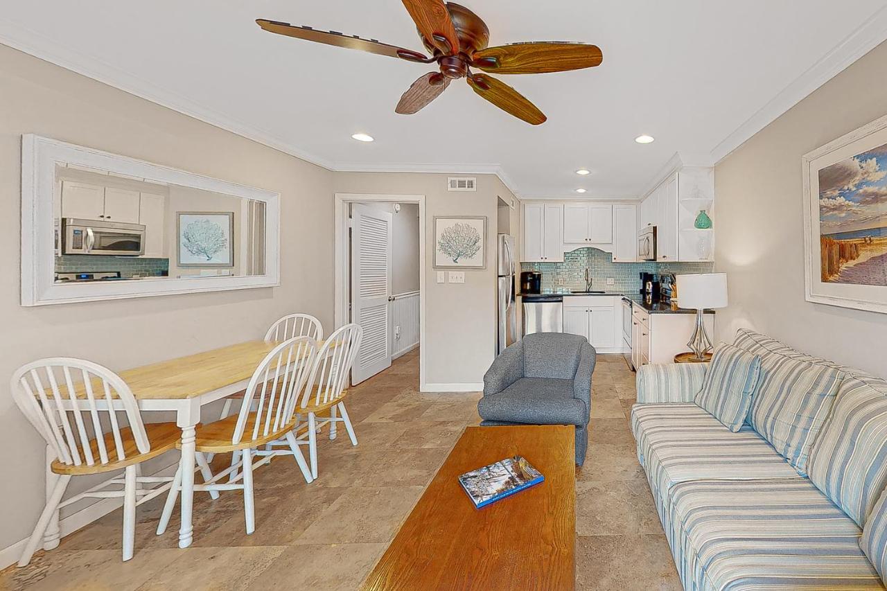 Apartment Breakers 208 *