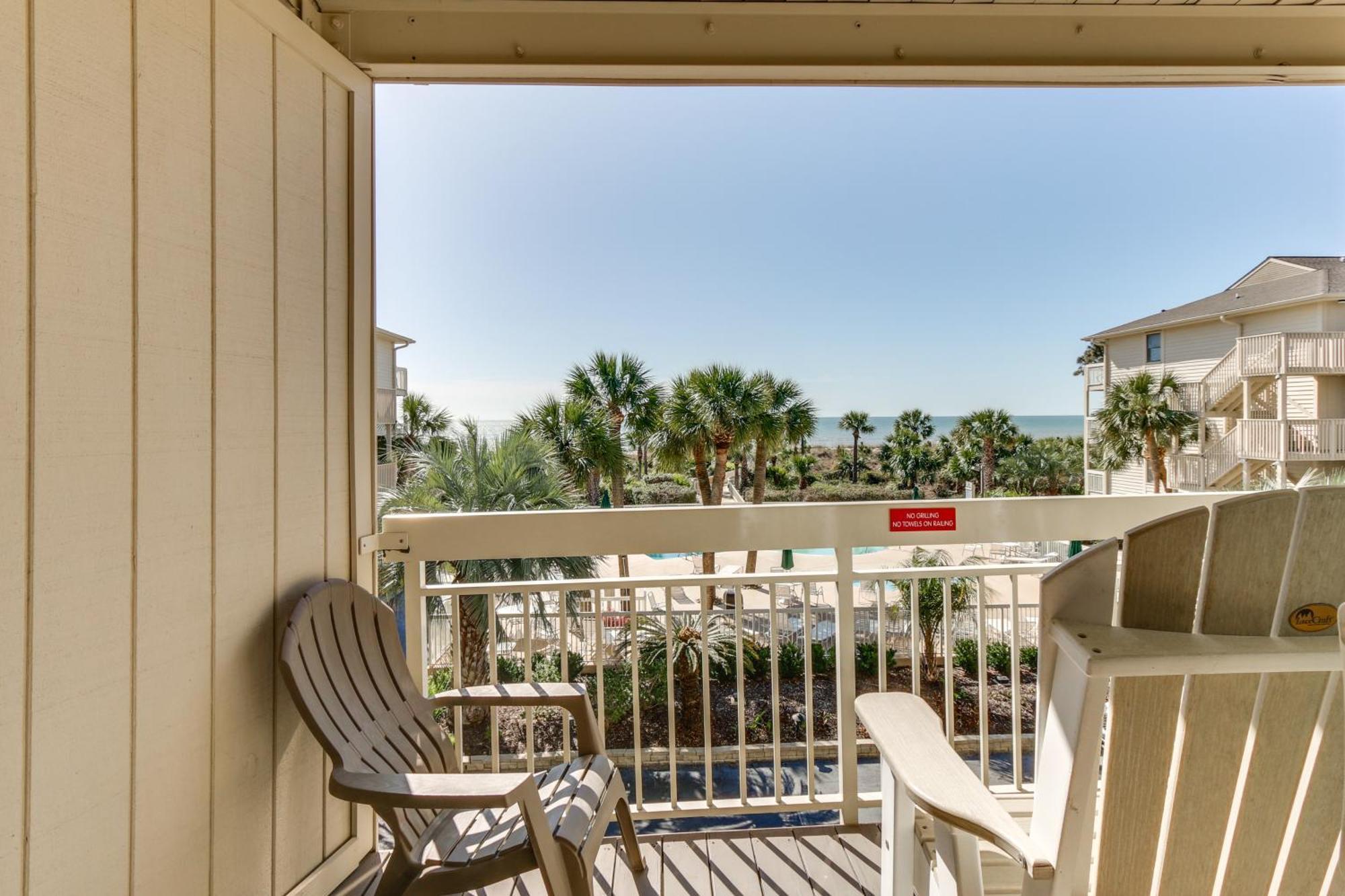 Beachfront With Ocean-view Balcony! Apartment *