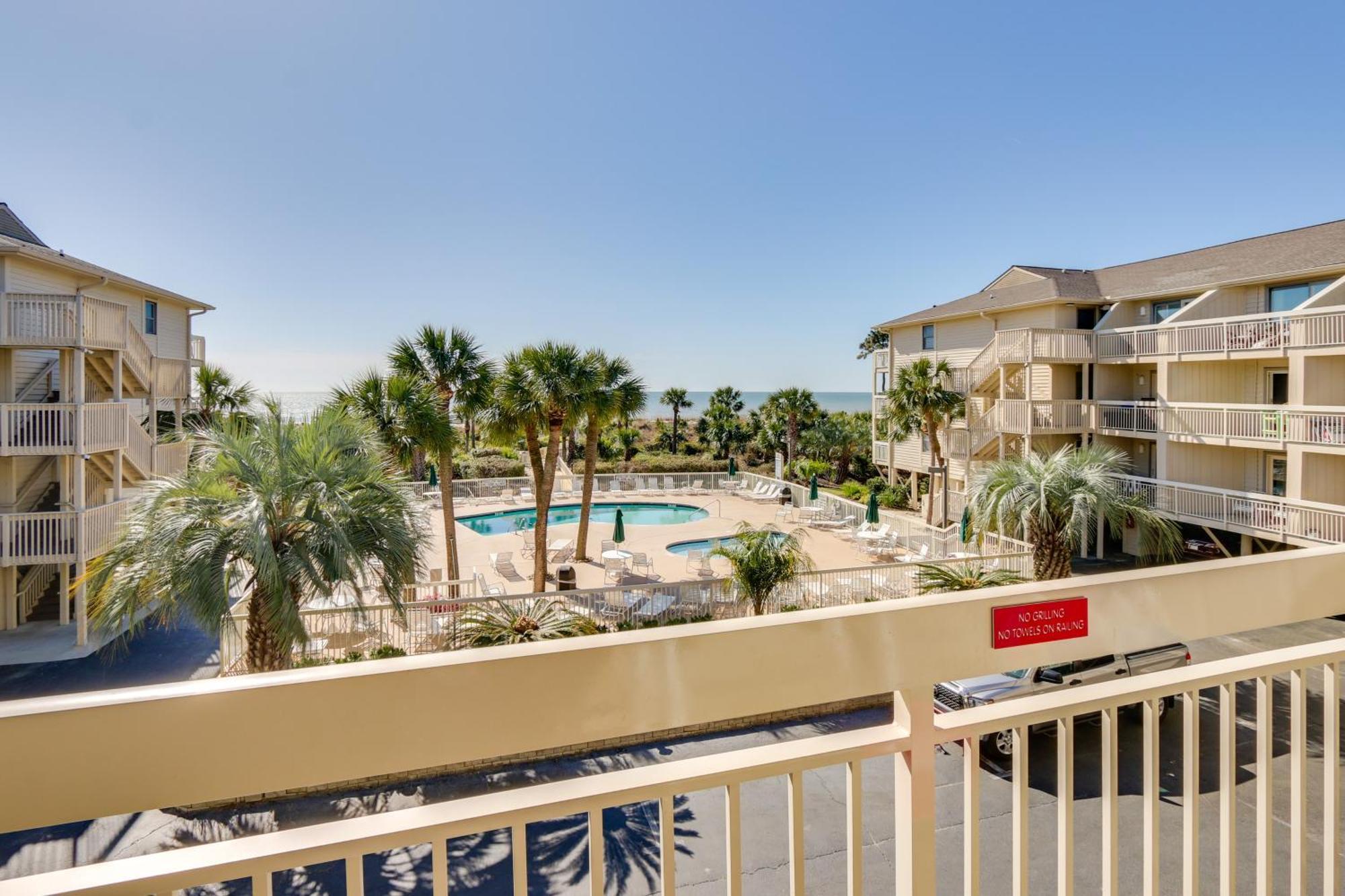 Beachfront With Ocean-view Balcony! Apartment