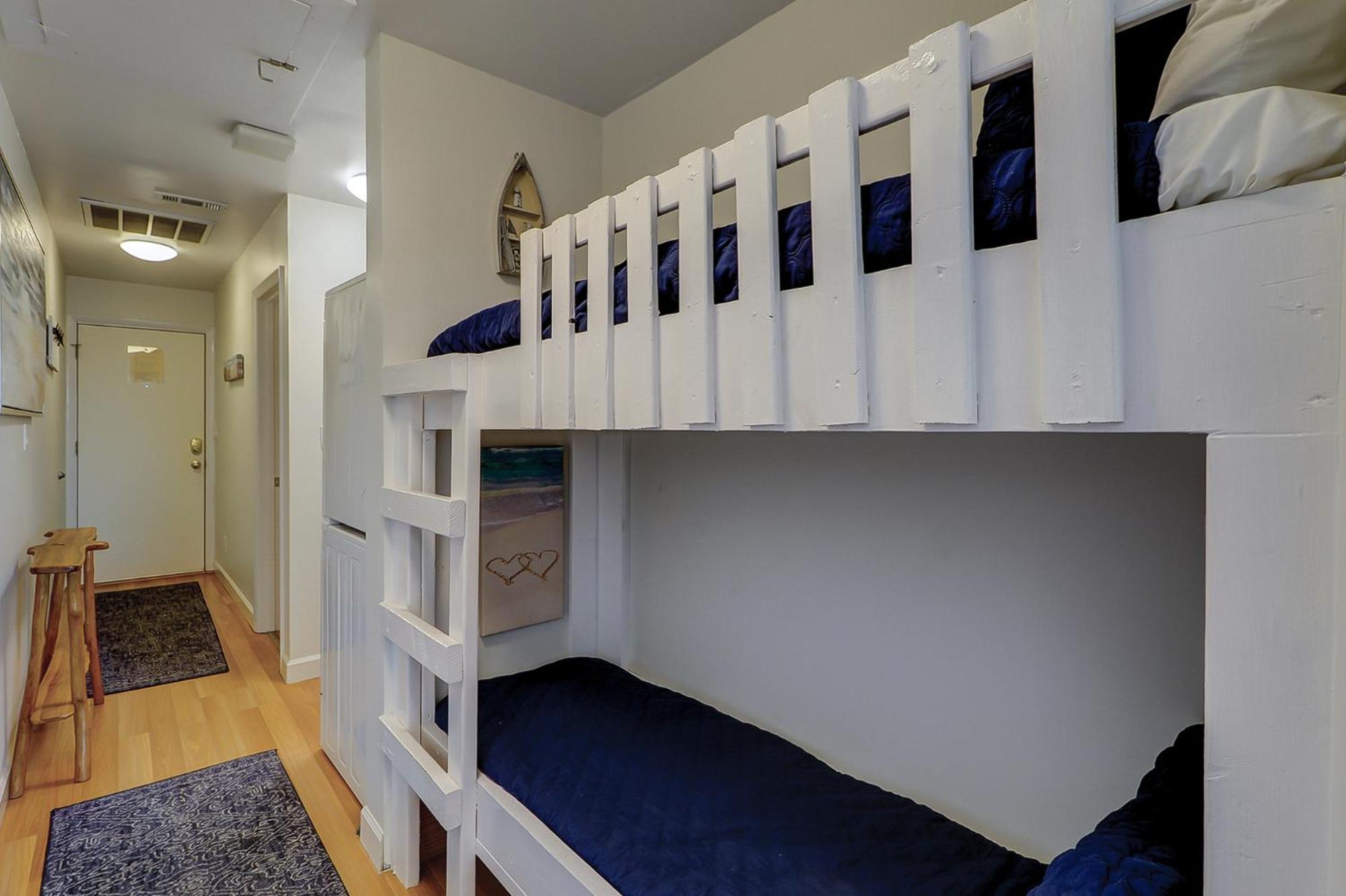 Holiday home 327 Breakers 1 Bedroom Oceanview Forest