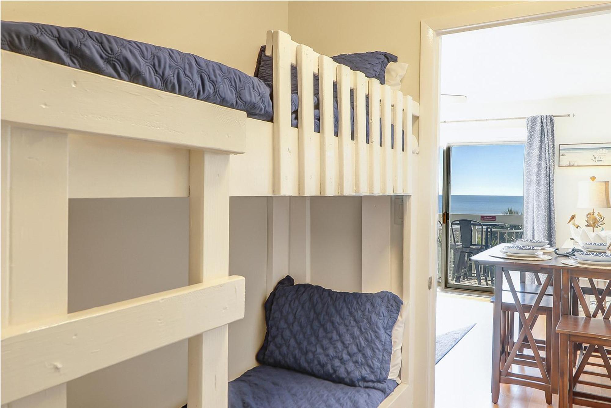 327 Breakers 1 Bedroom Oceanview Forest Holiday home