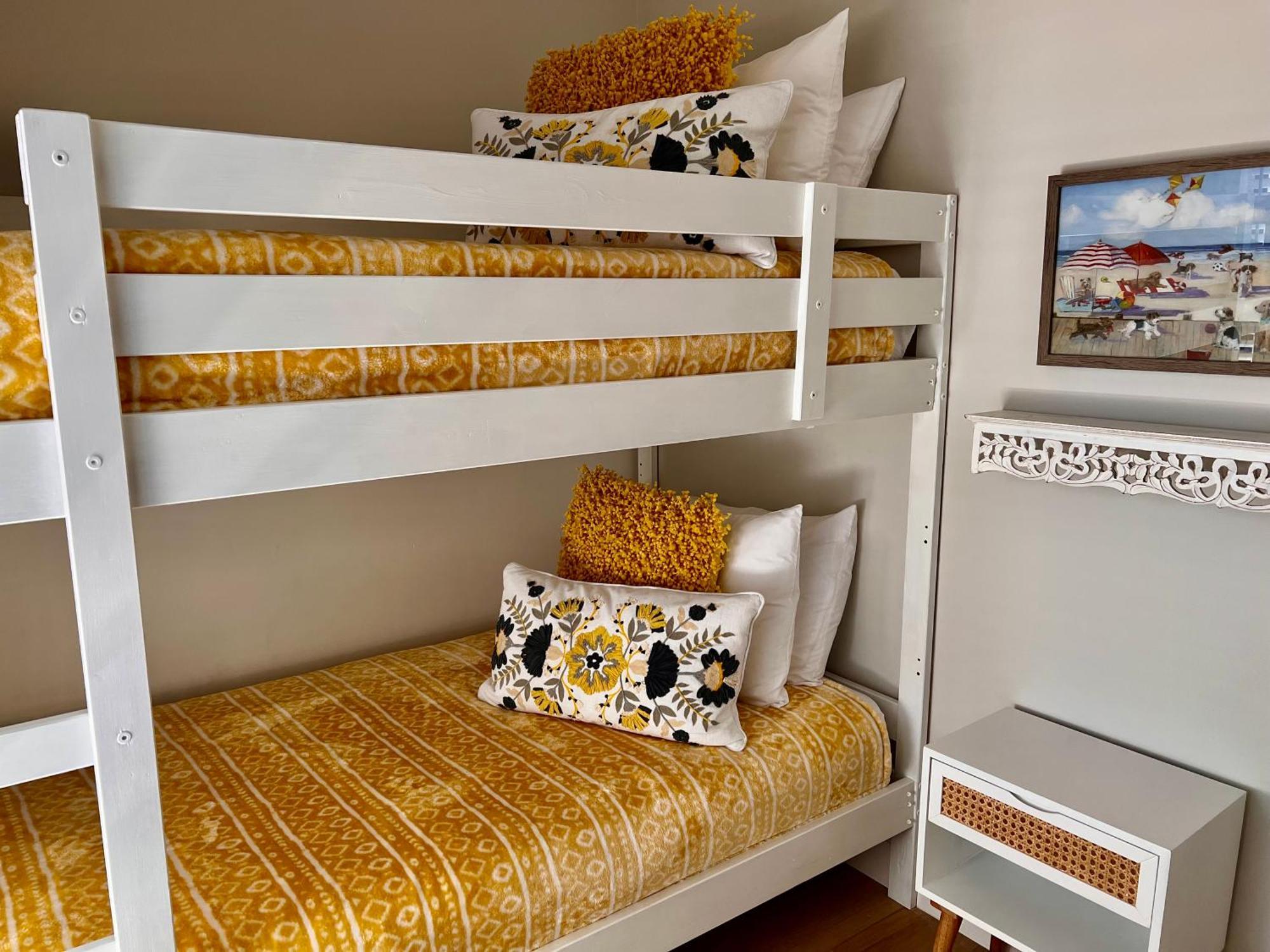 Holiday home 1 Lark Street 4th Row Ocean Private Pool Pet Friendly Near The Ocean, Shops & Restaurants