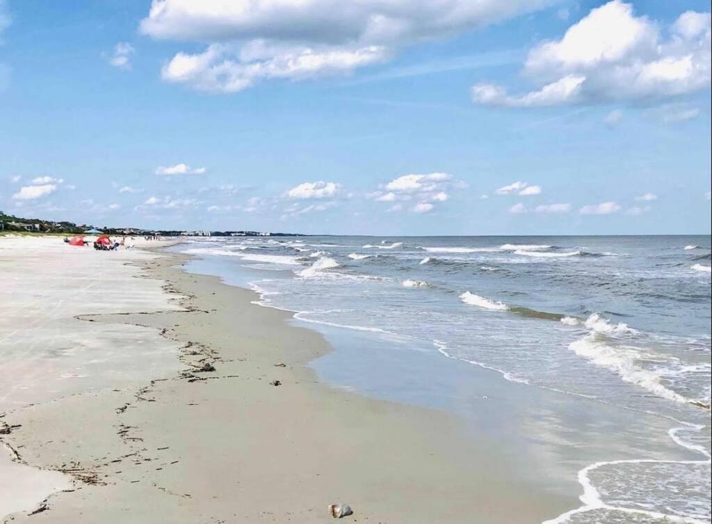 Holiday home Updated Luxury Two Bedroom The Greens New Baths Walk In Shower Kitchen Golf Views Hilton Head Island