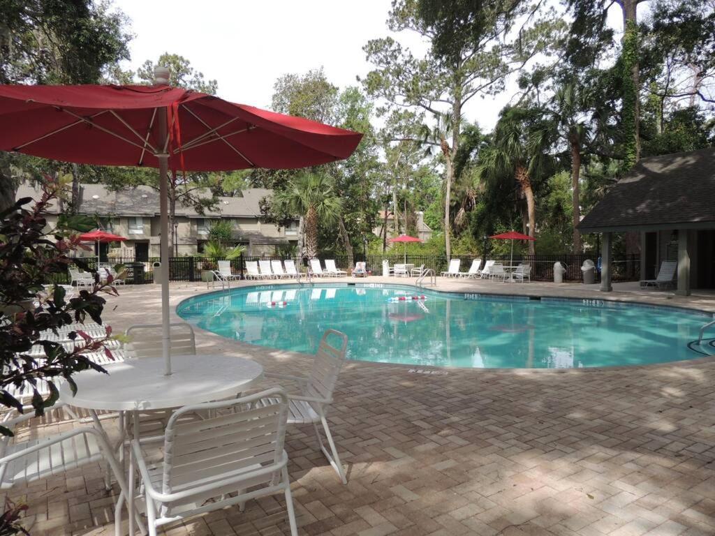 Updated Luxury Two Bedroom The Greens New Baths Walk In Shower Kitchen Golf Views Holiday home Hilton Head Island