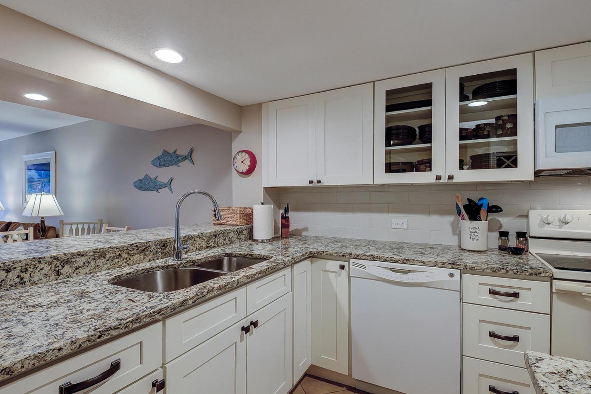 Updated Luxury Two Bedroom The Greens New Baths Walk In Shower Kitchen Golf Views * Hilton Head Island