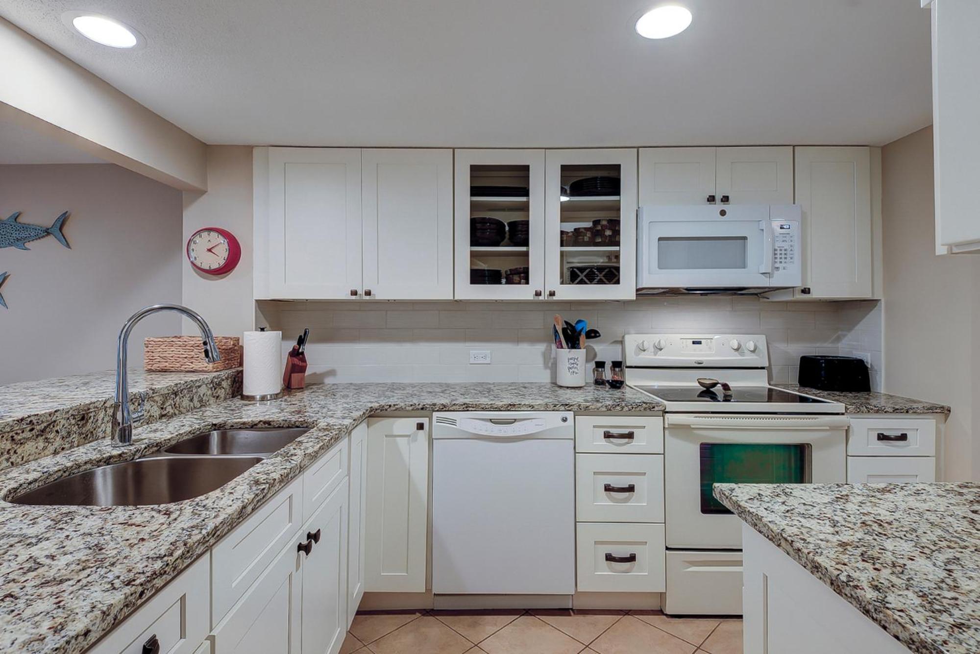 Updated Luxury Two Bedroom The Greens New Baths Walk In Shower Kitchen Golf Views * Hilton Head Island