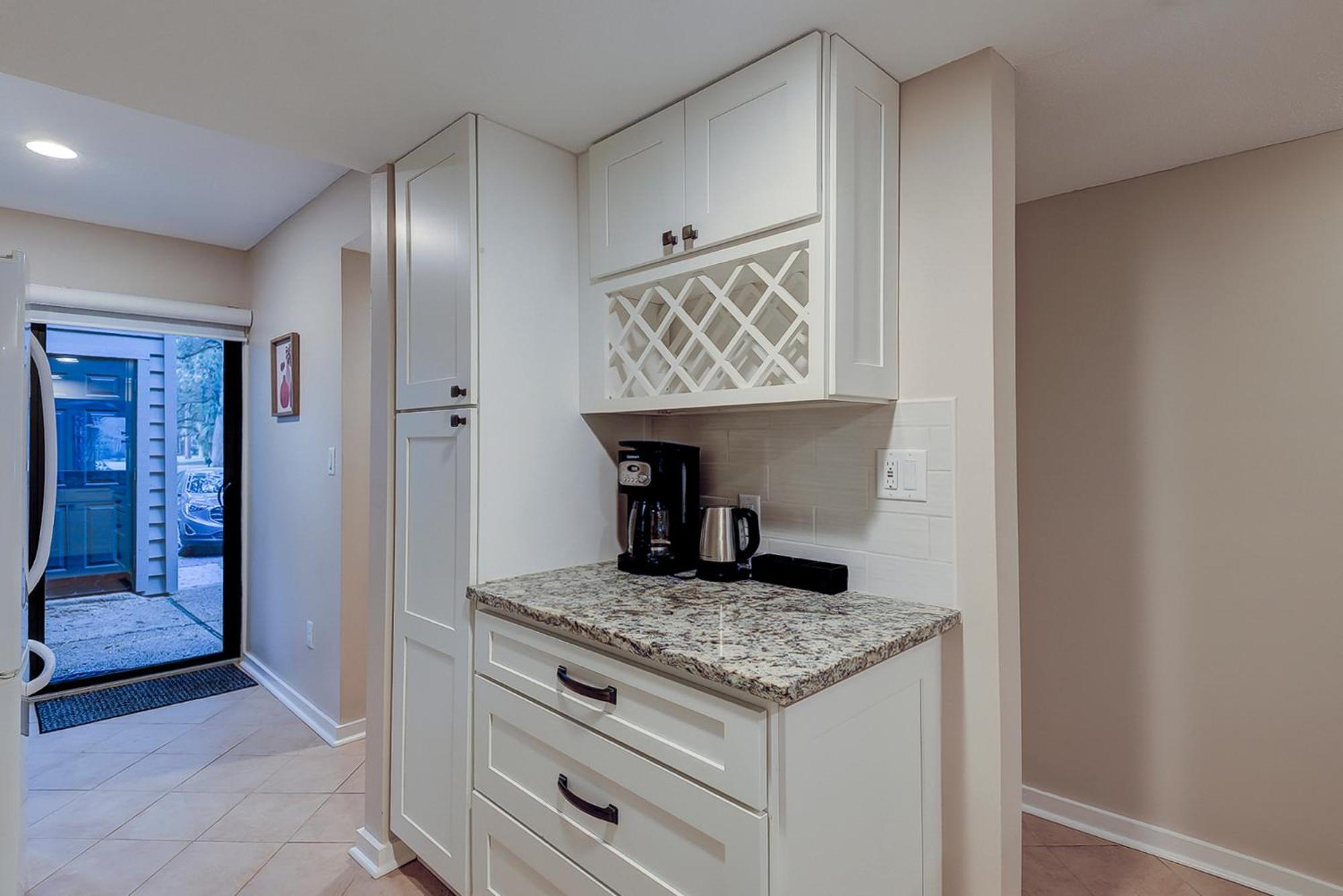 Updated Luxury Two Bedroom The Greens New Baths Walk In Shower Kitchen Golf Views Holiday home *