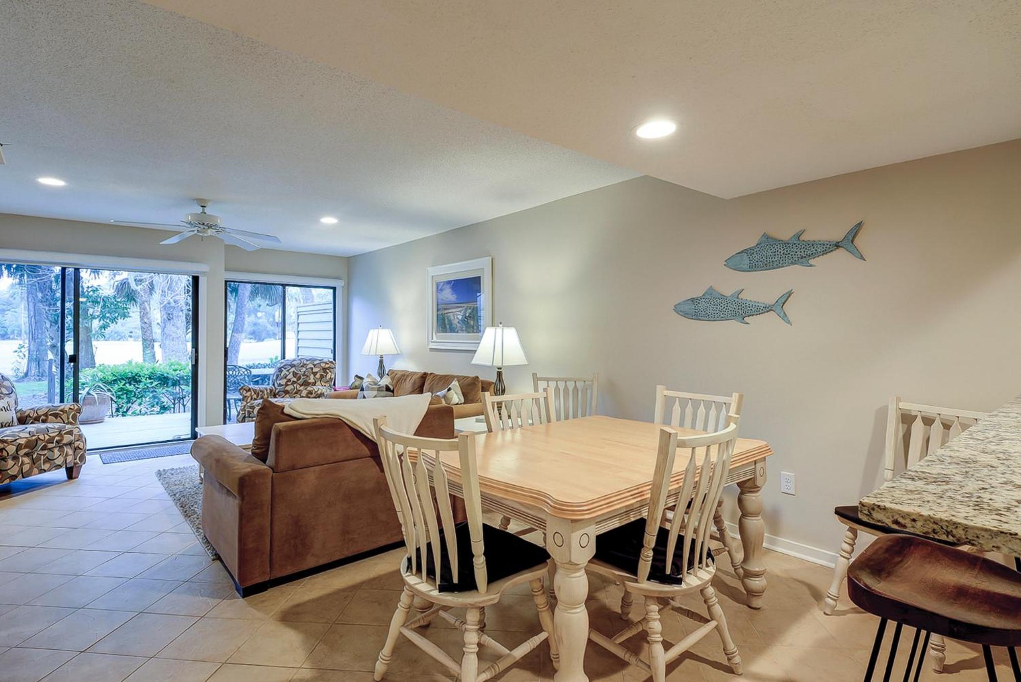 Updated Luxury Two Bedroom The Greens New Baths Walk In Shower Kitchen Golf Views Holiday home Hilton Head Island
