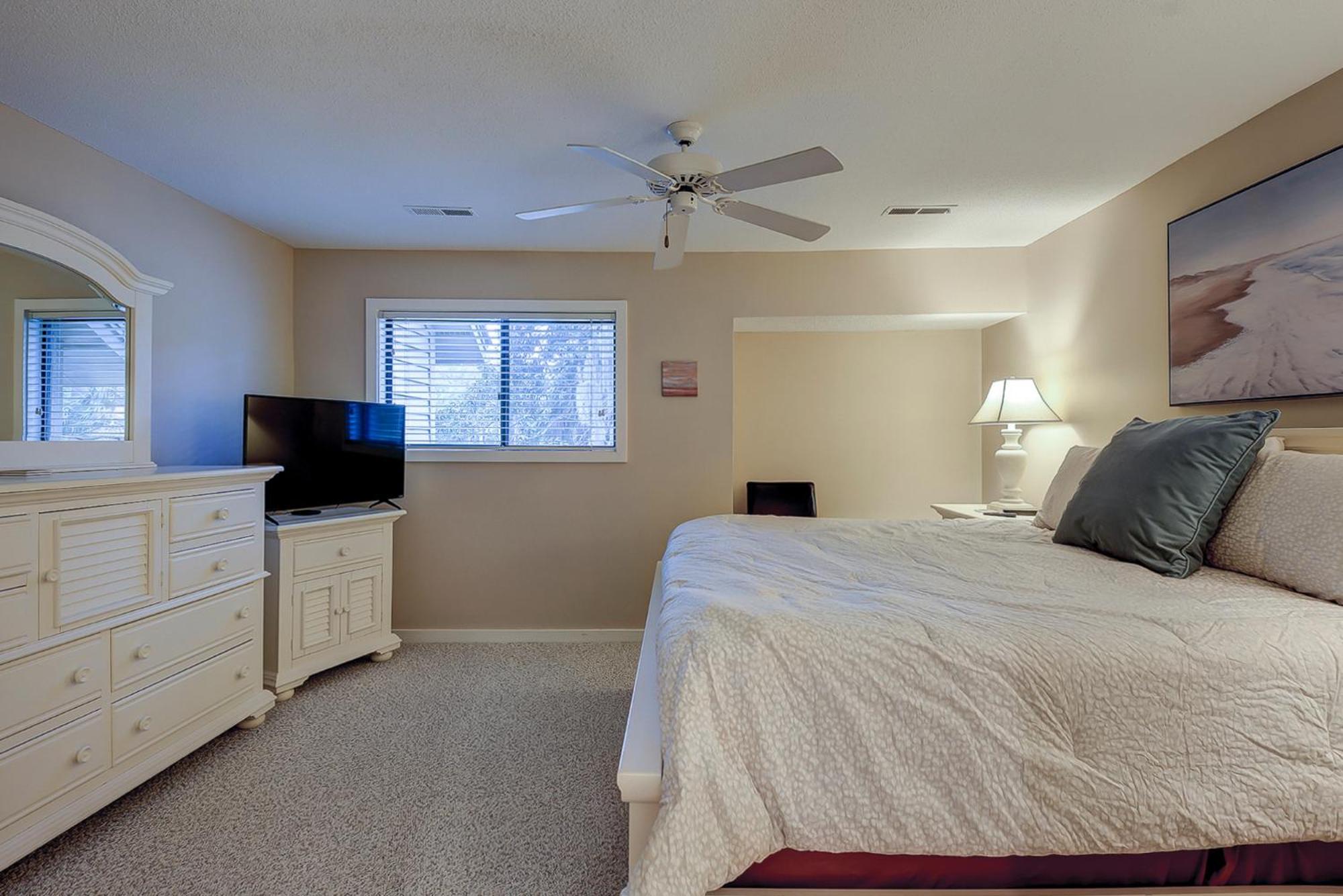 Updated Luxury Two Bedroom The Greens New Baths Walk In Shower Kitchen Golf Views Hilton Head Island