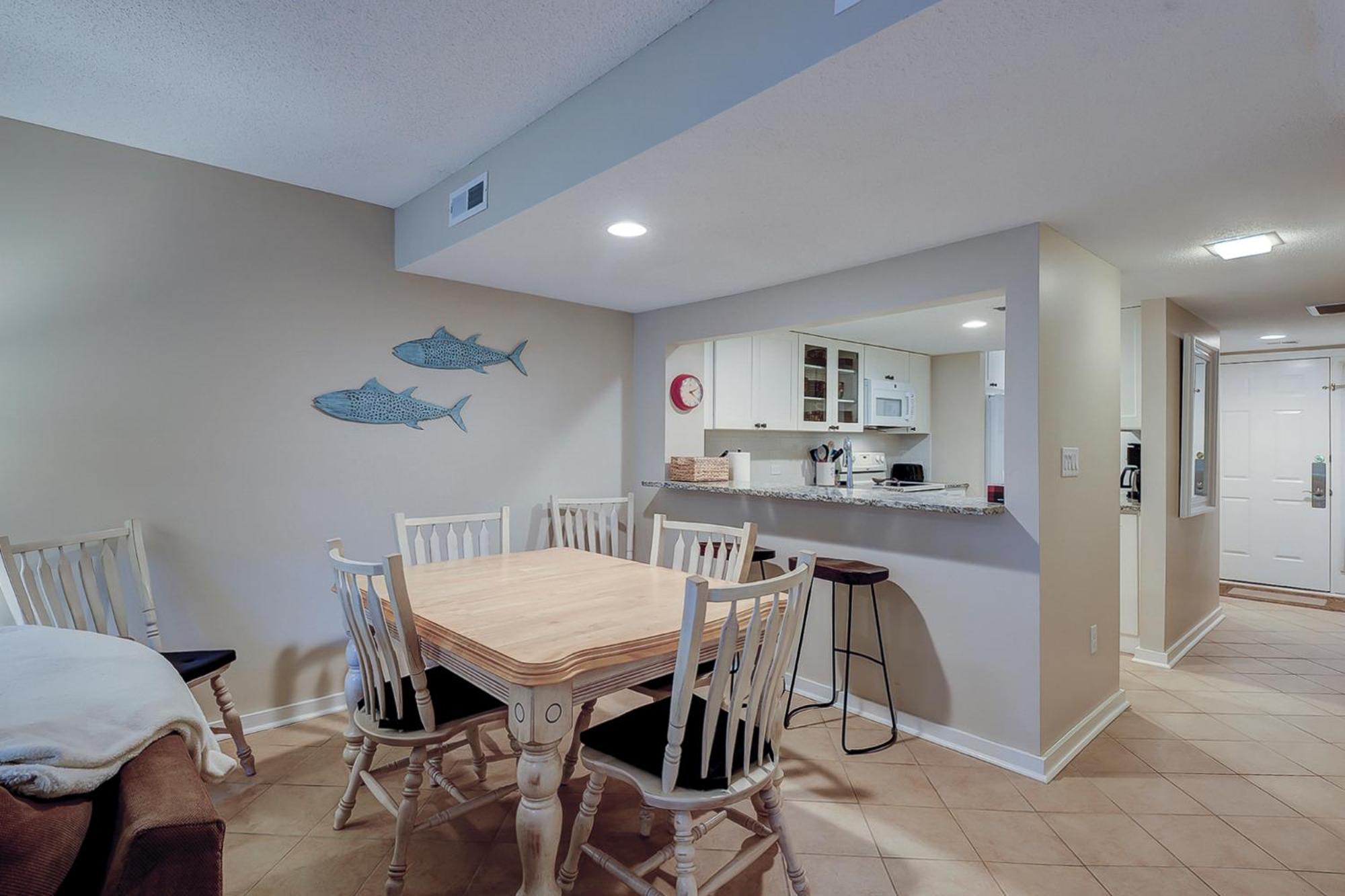 Updated Luxury Two Bedroom The Greens New Baths Walk In Shower Kitchen Golf Views