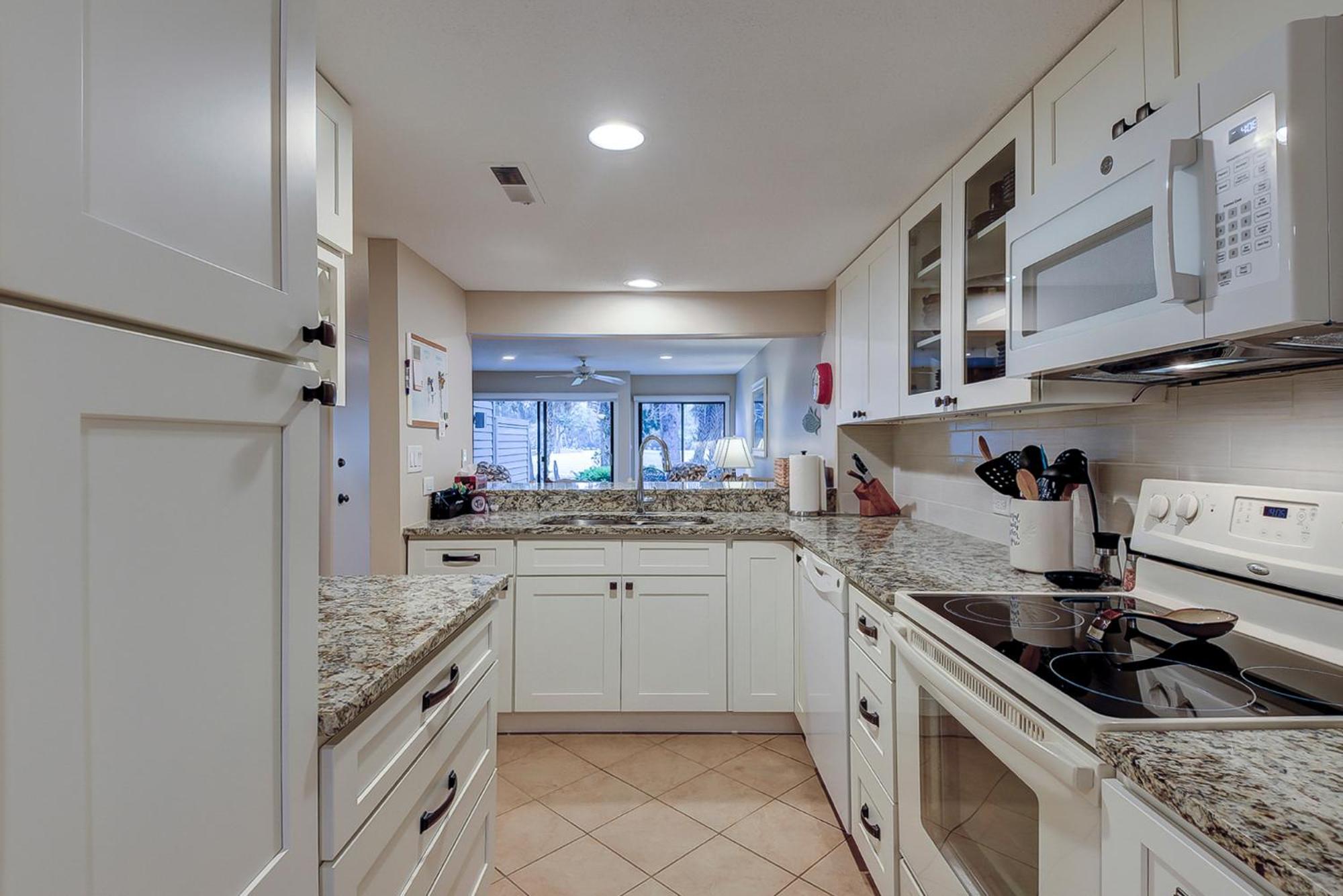 Holiday home Updated Luxury Two Bedroom The Greens New Baths Walk In Shower Kitchen Golf Views Hilton Head Island