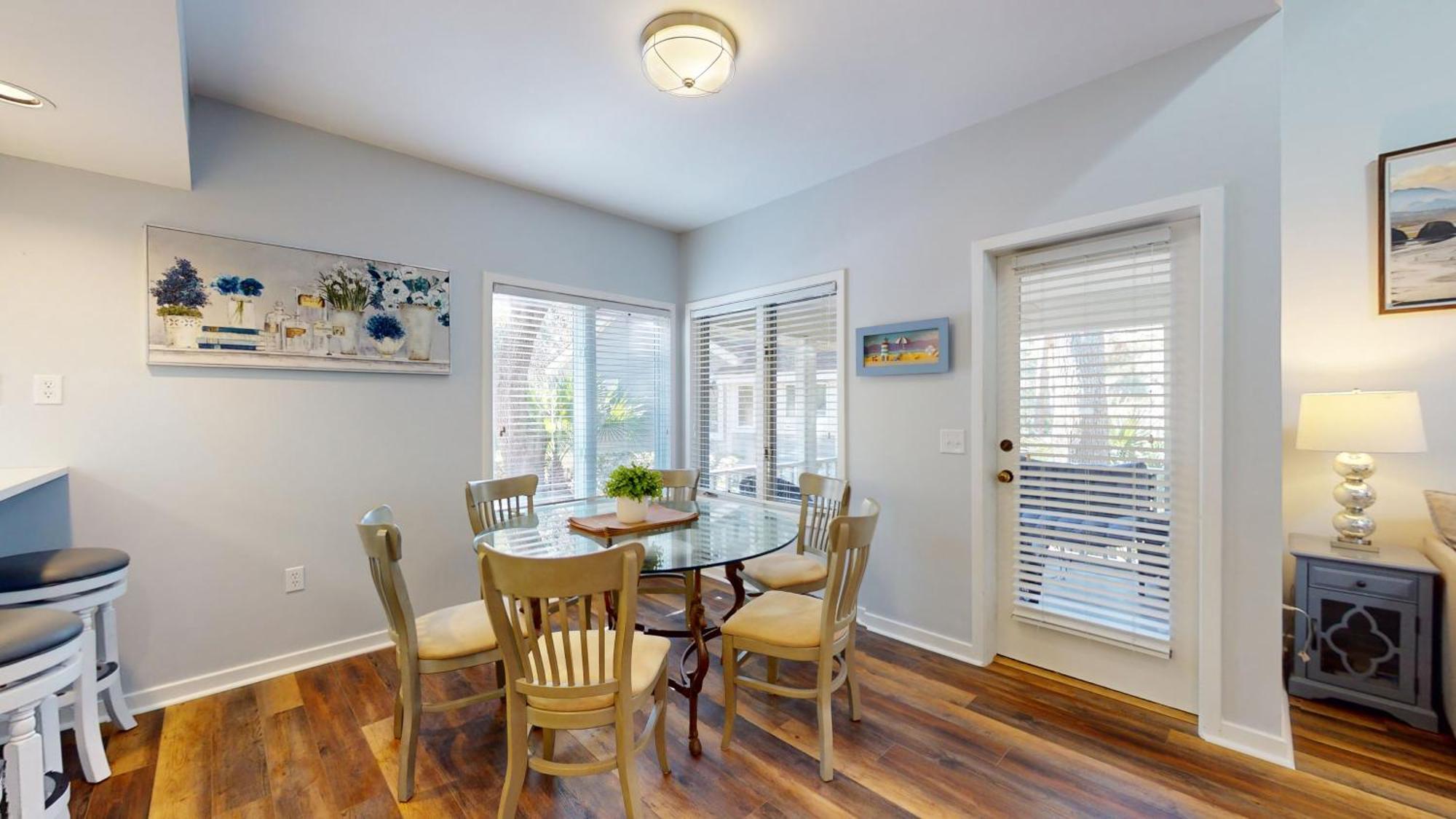 7611 Huntington Villa *