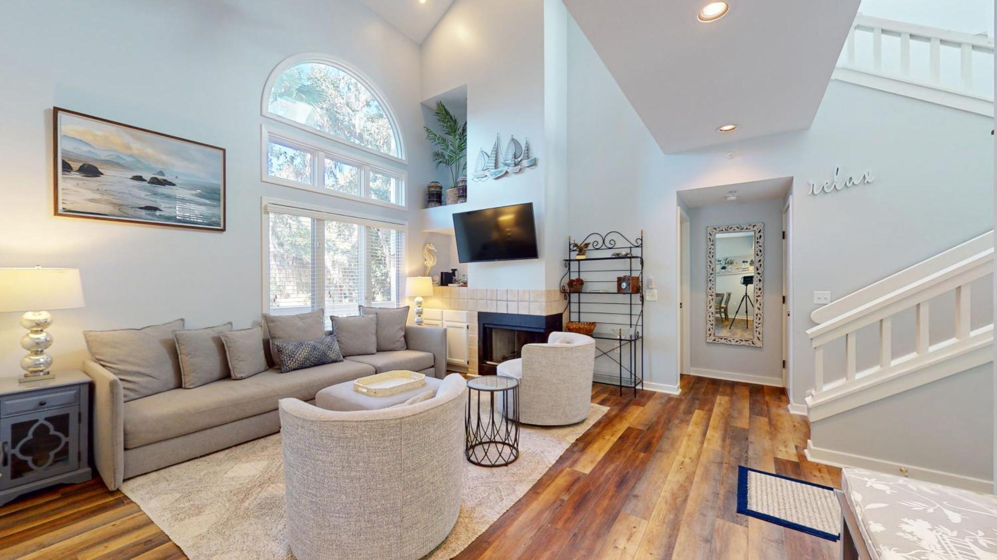 7611 Huntington Villa *