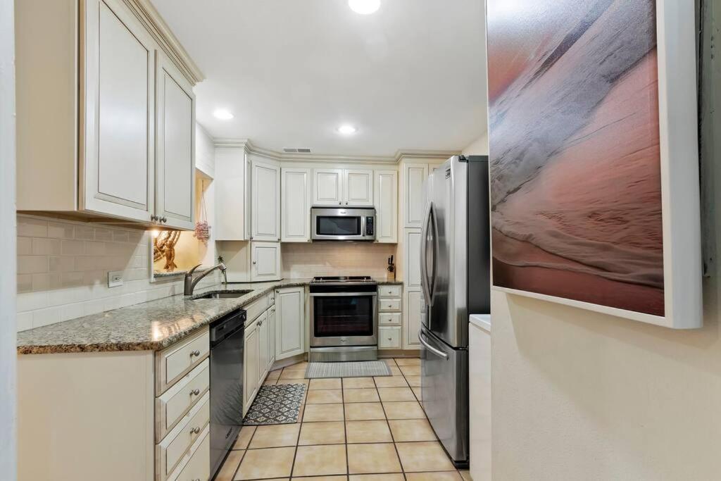 Updated Luxury Pd Villa: Golf View, Steps To Pool/beach/pickleball! Apartment *