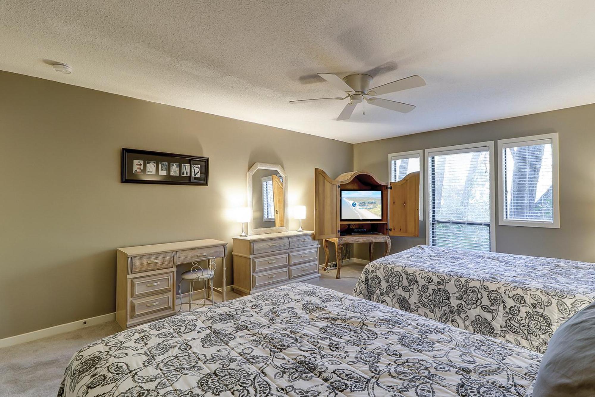 7825 Centrecourt Holiday home