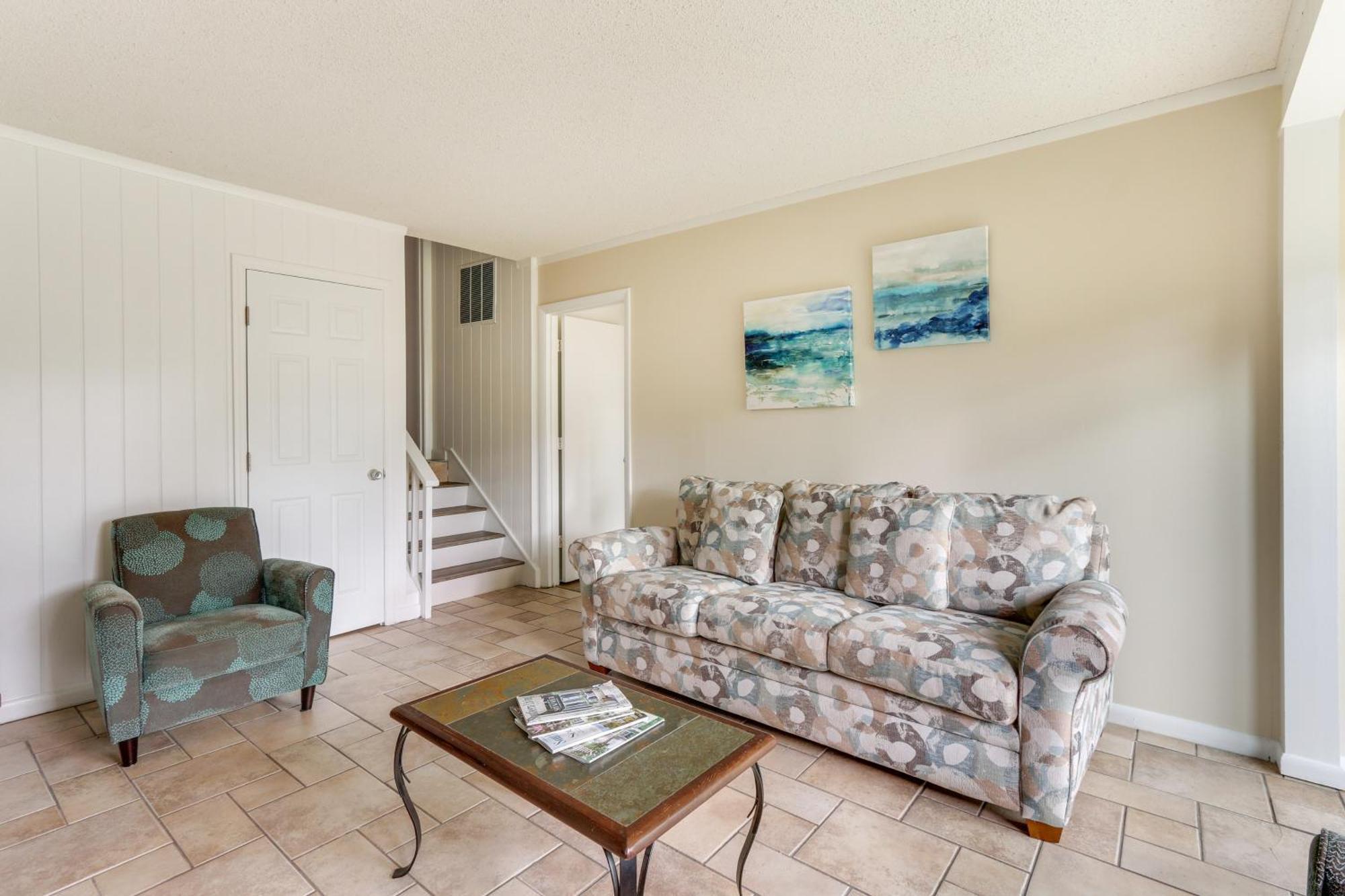 Vintage About 1 Mi To Beach! Apartment