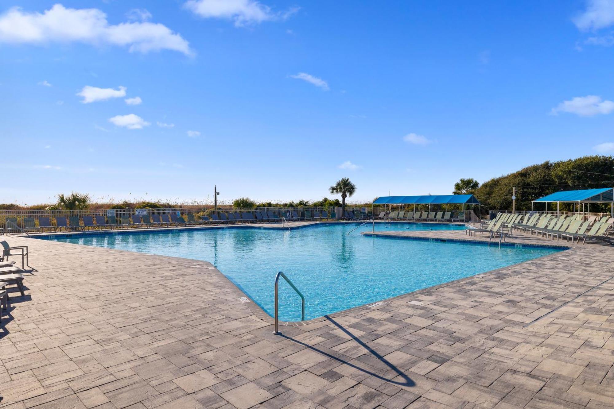 Apartment View Balcony Huge Pool Cozy