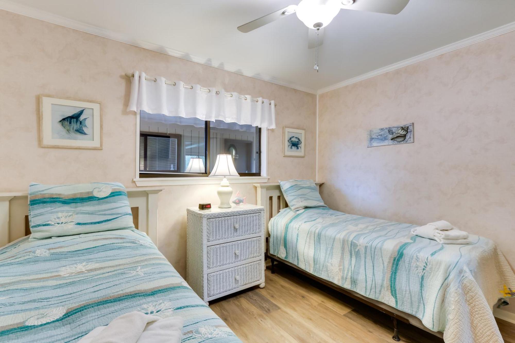 Hilton Head With Balcony And Pool, Walk To Apartment *