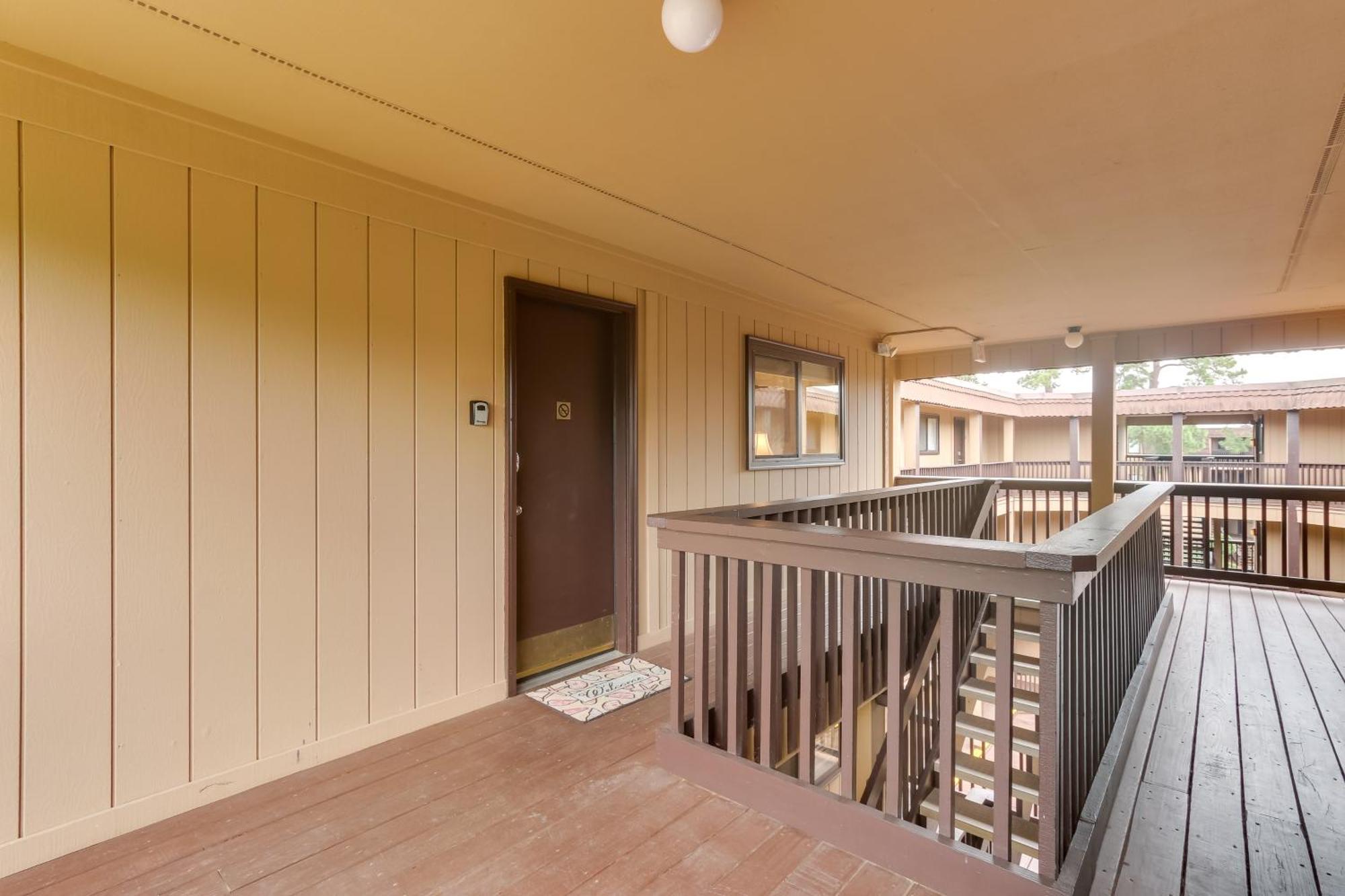 Hilton Head With Balcony And Pool, Walk To Apartment