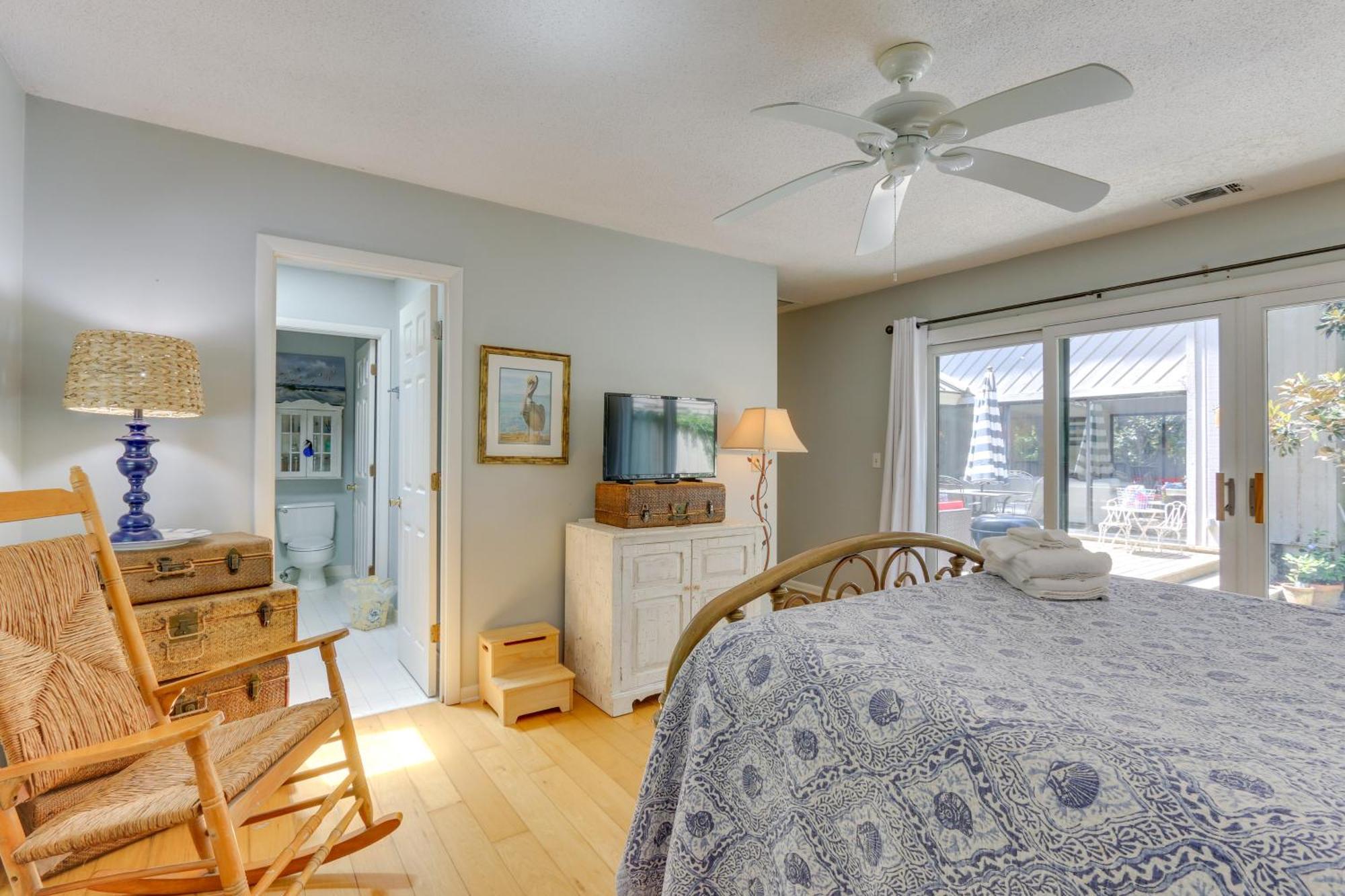 Bright Hilton Head With Deck About 2 Mi To Holiday home