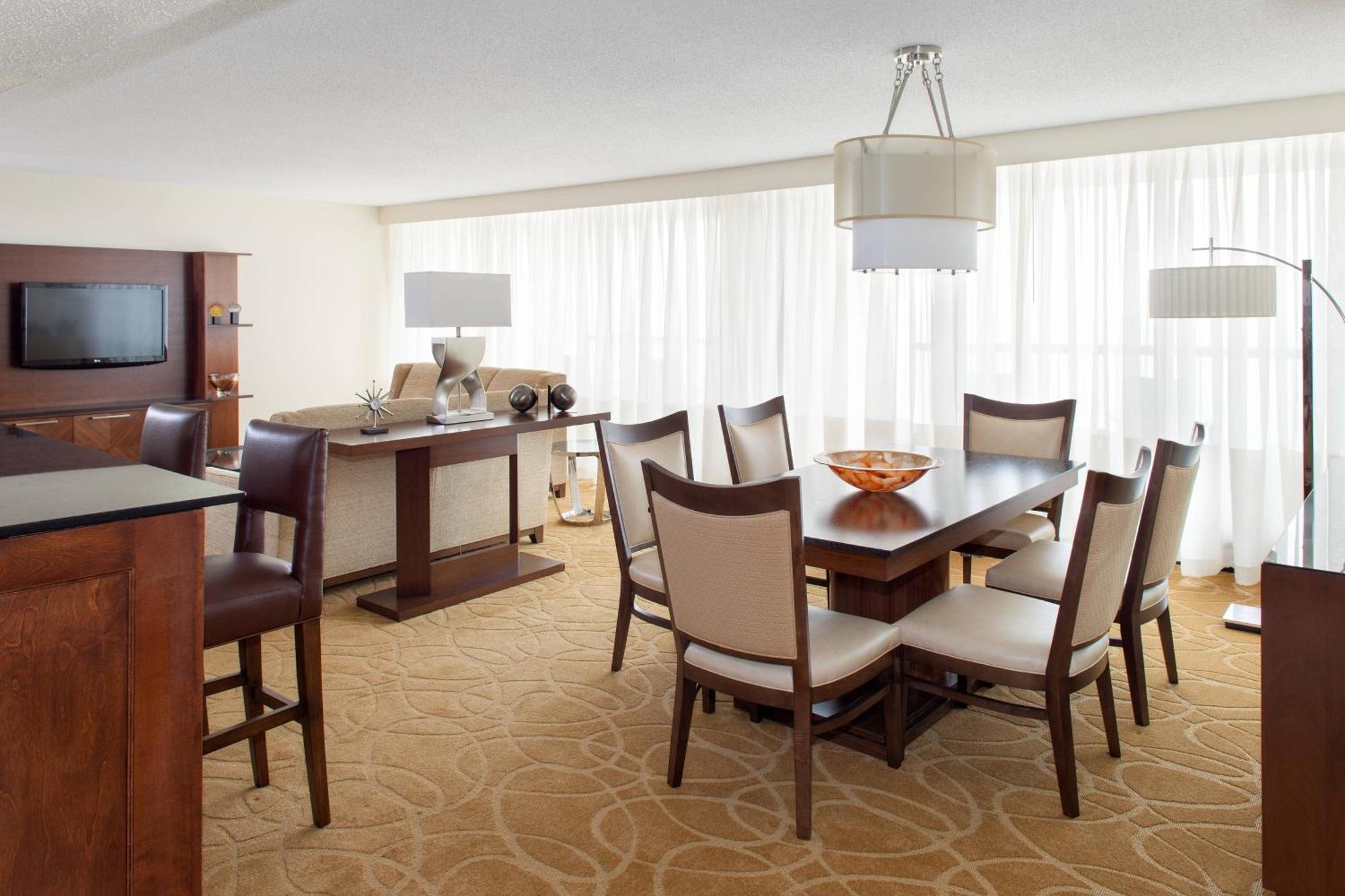 Resort Hilton Beachfront &