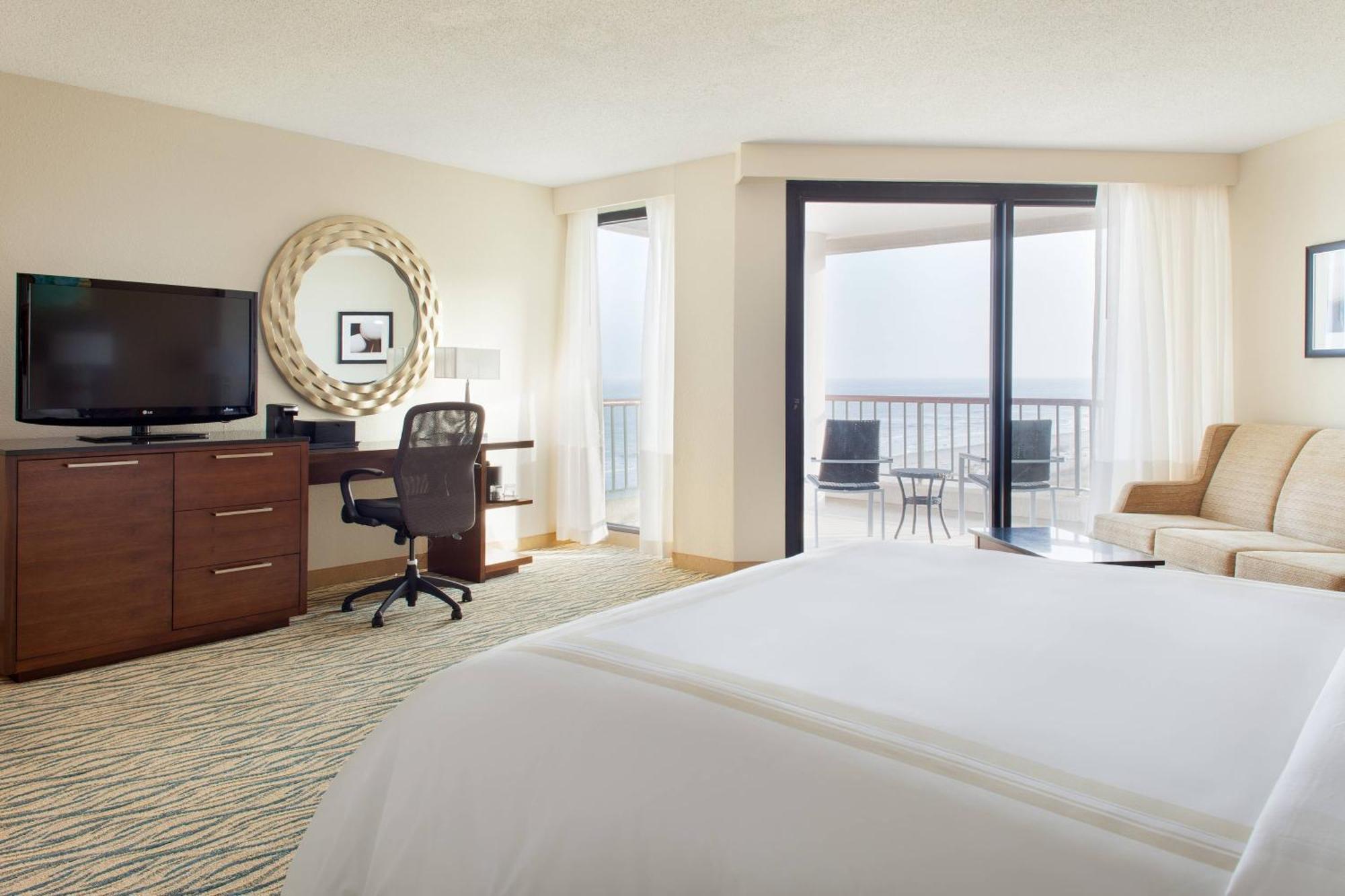 Resort Hilton Beachfront &